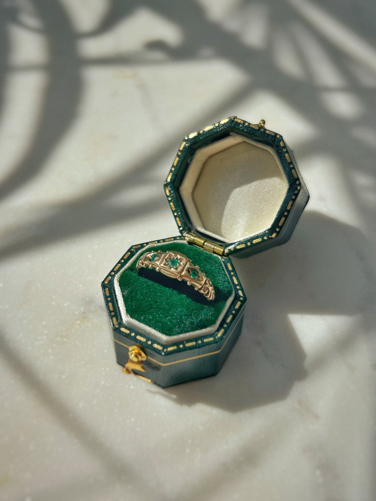 Antique 9ct Victorian Emerald Ring