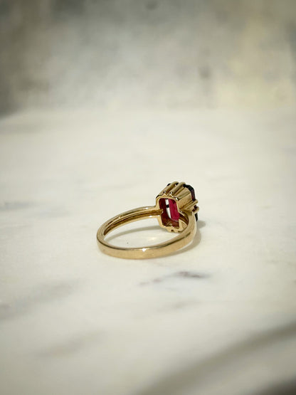 Vintage 9ct Garnet Solitair Ring