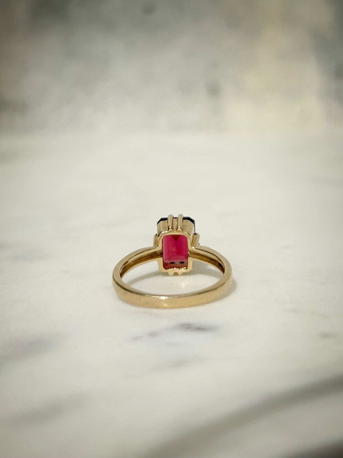 Vintage 9ct Garnet Solitair Ring