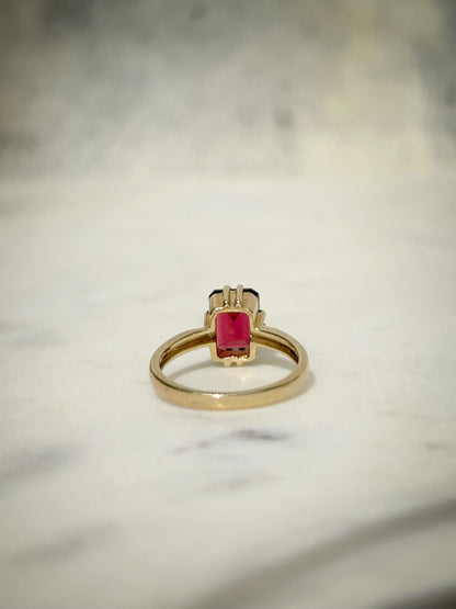 Vintage 9ct Garnet Solitair Ring
