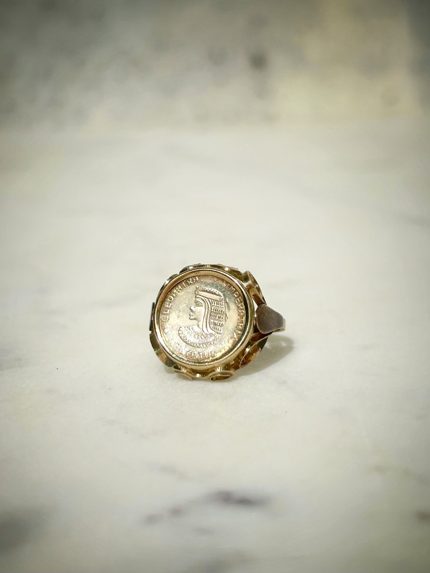 Vintage 8ct Cleopatra Coin Ring