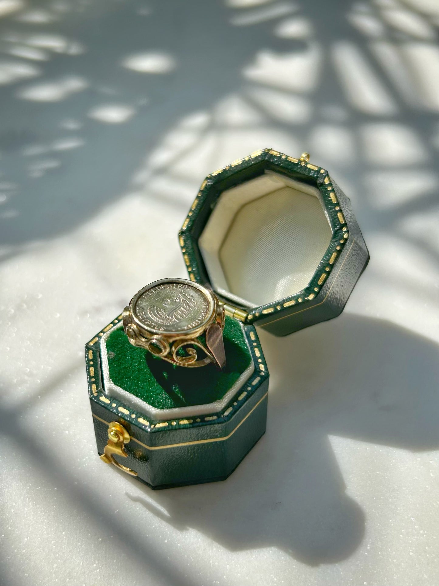 Vintage 8ct Cleopatra Coin Ring