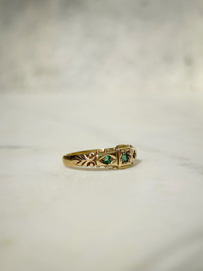 Antique 9ct Victorian Emerald Ring