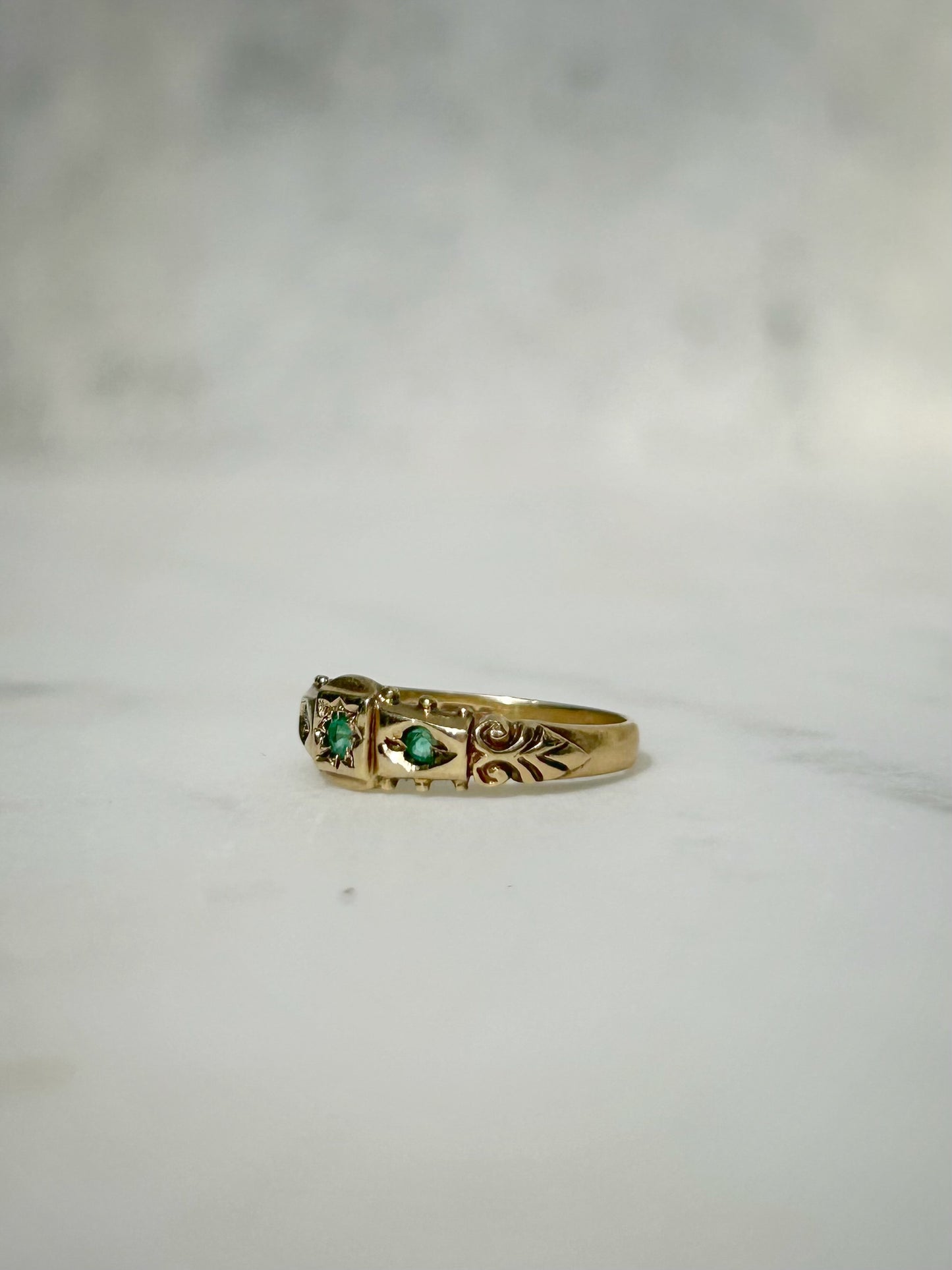 Antique 9ct Victorian Emerald Ring