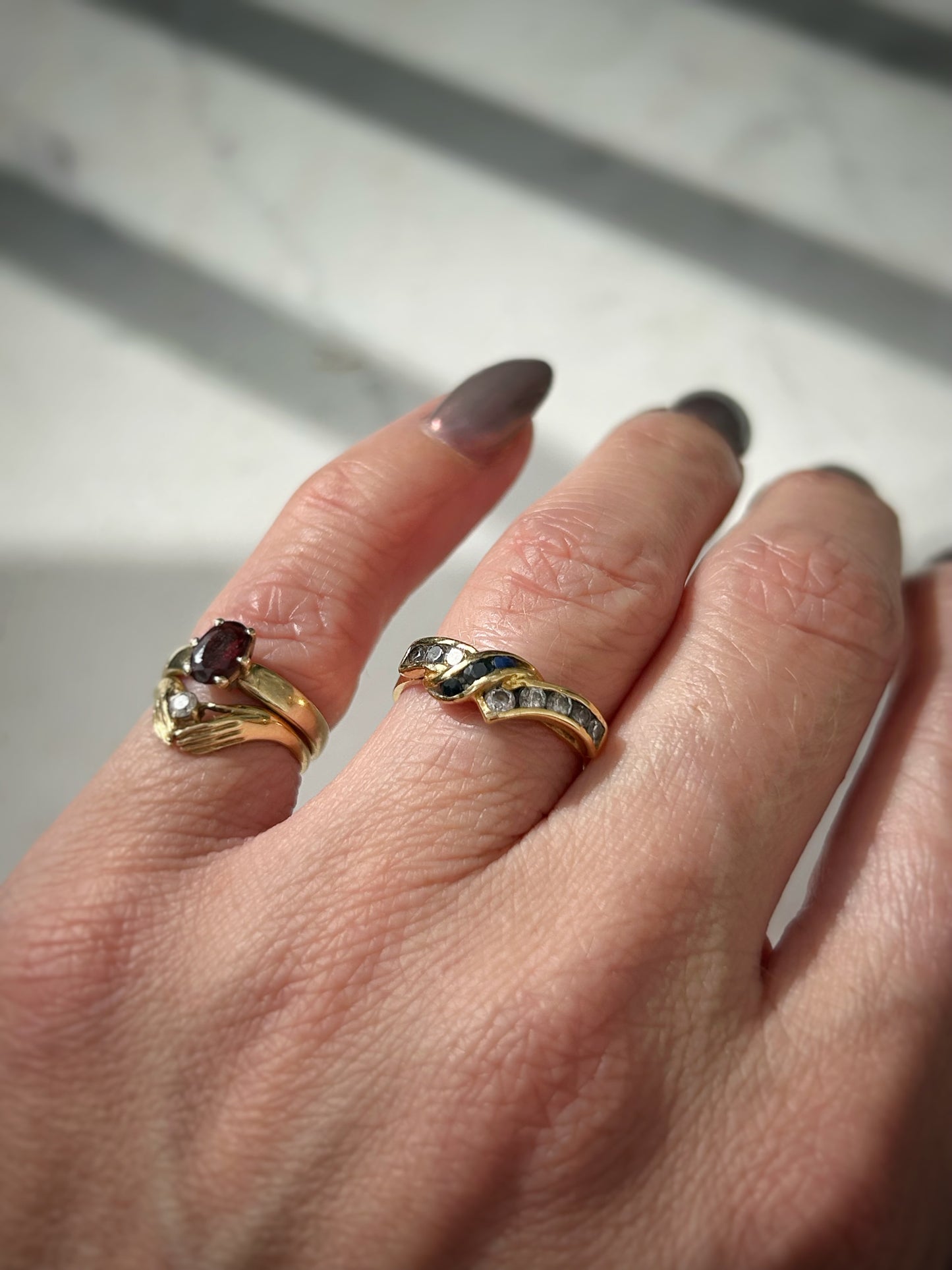 Vintage 14ct Sapphire & Natural Zircons V Ring