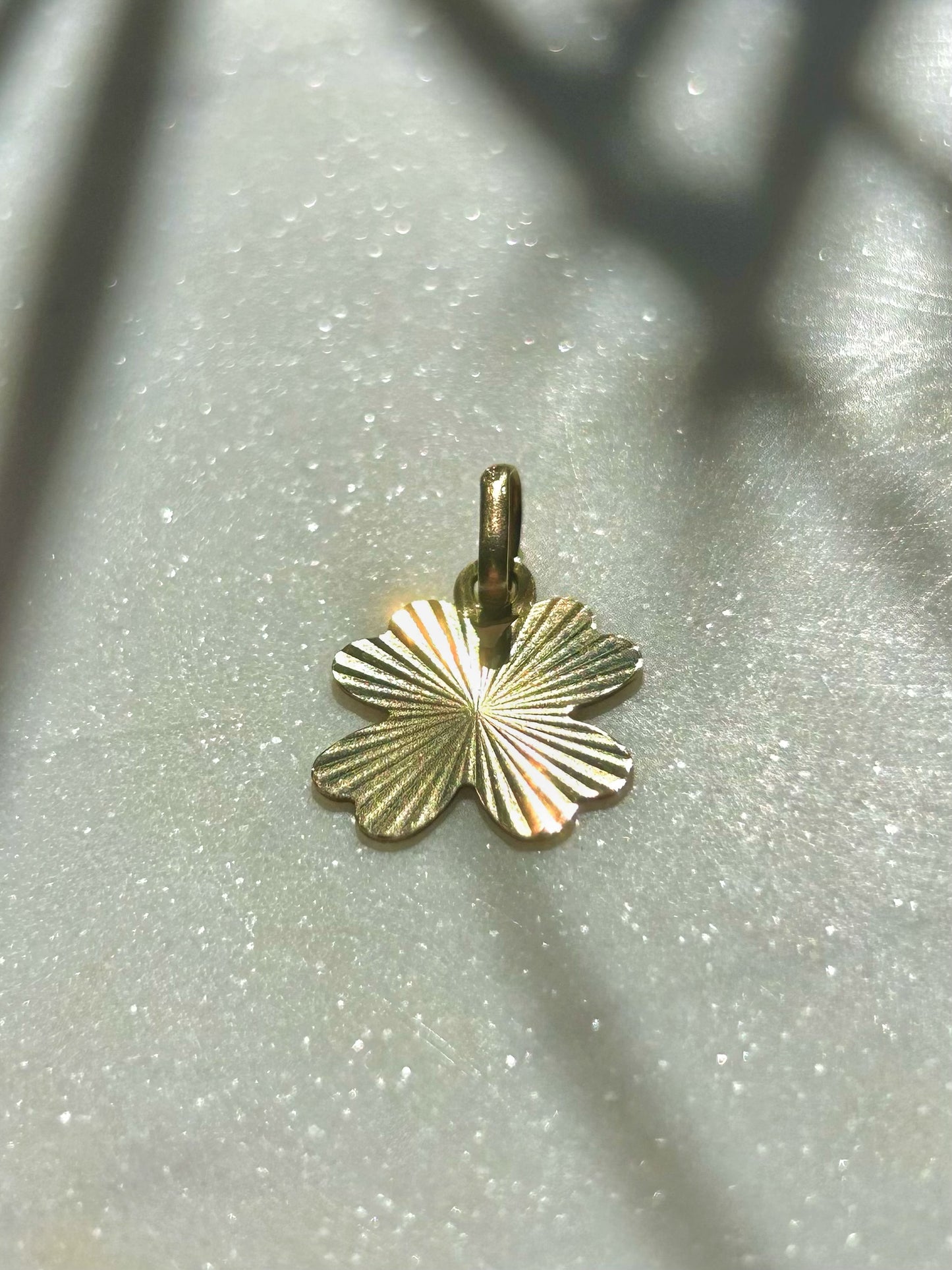 Vintage 8ct Gold Four-Leaf Clover Starburst Charm