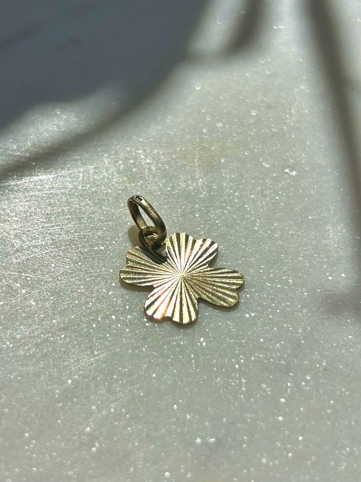 Vintage 8ct Gold Four-Leaf Clover Starburst Charm