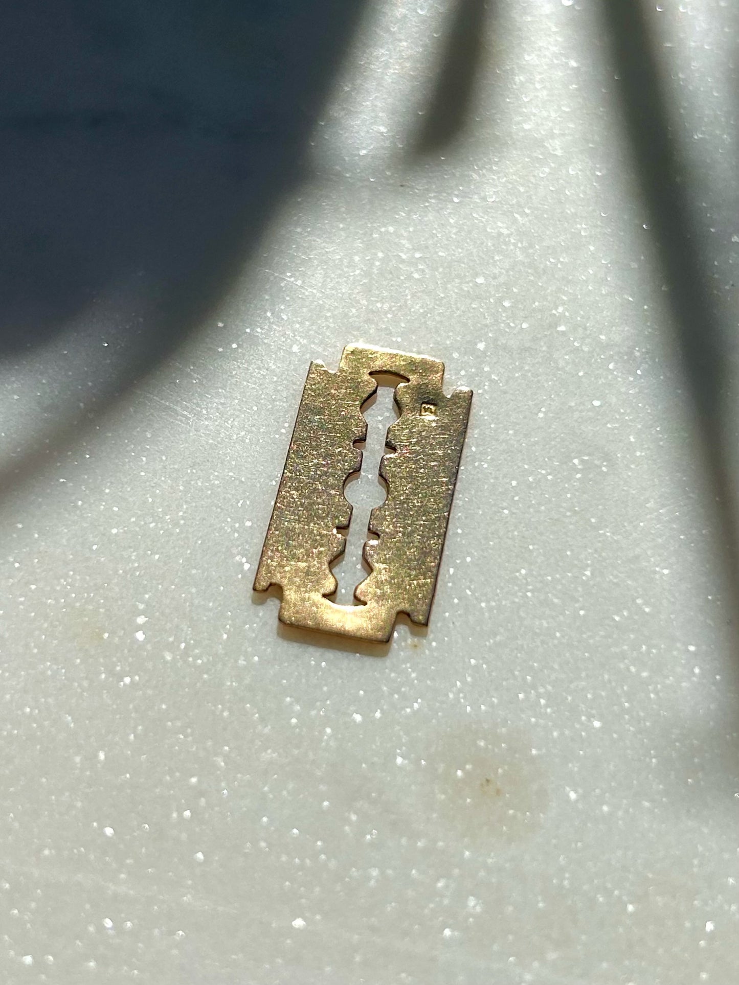 Estate 9ct Gold Razor Blade Charm