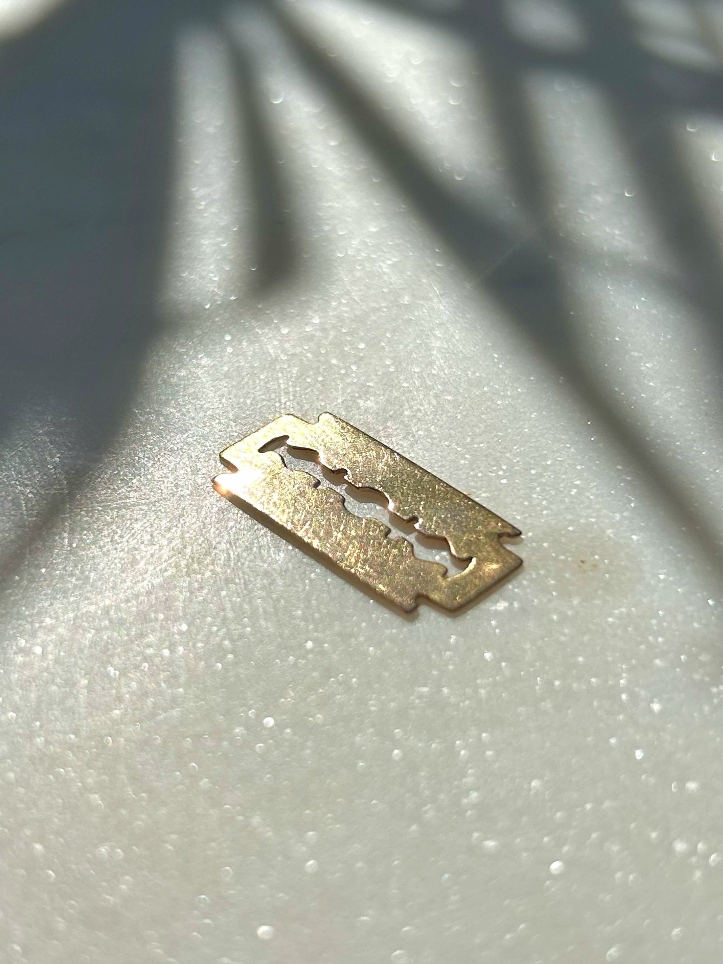 Estate 9ct Gold Razor Blade Charm