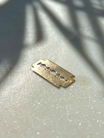 Estate 9ct Gold Razor Blade Charm