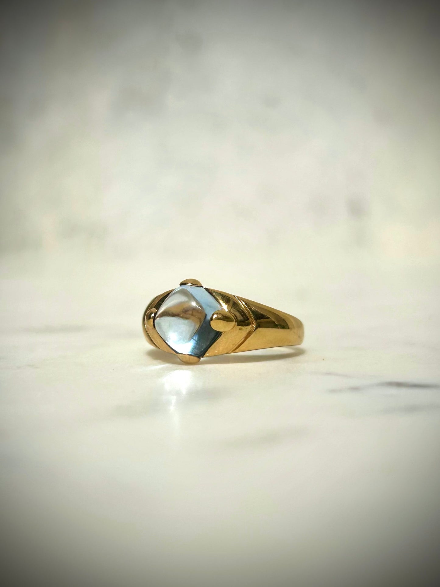 Vintage 9ct Blue Topaz Cabochon Ring