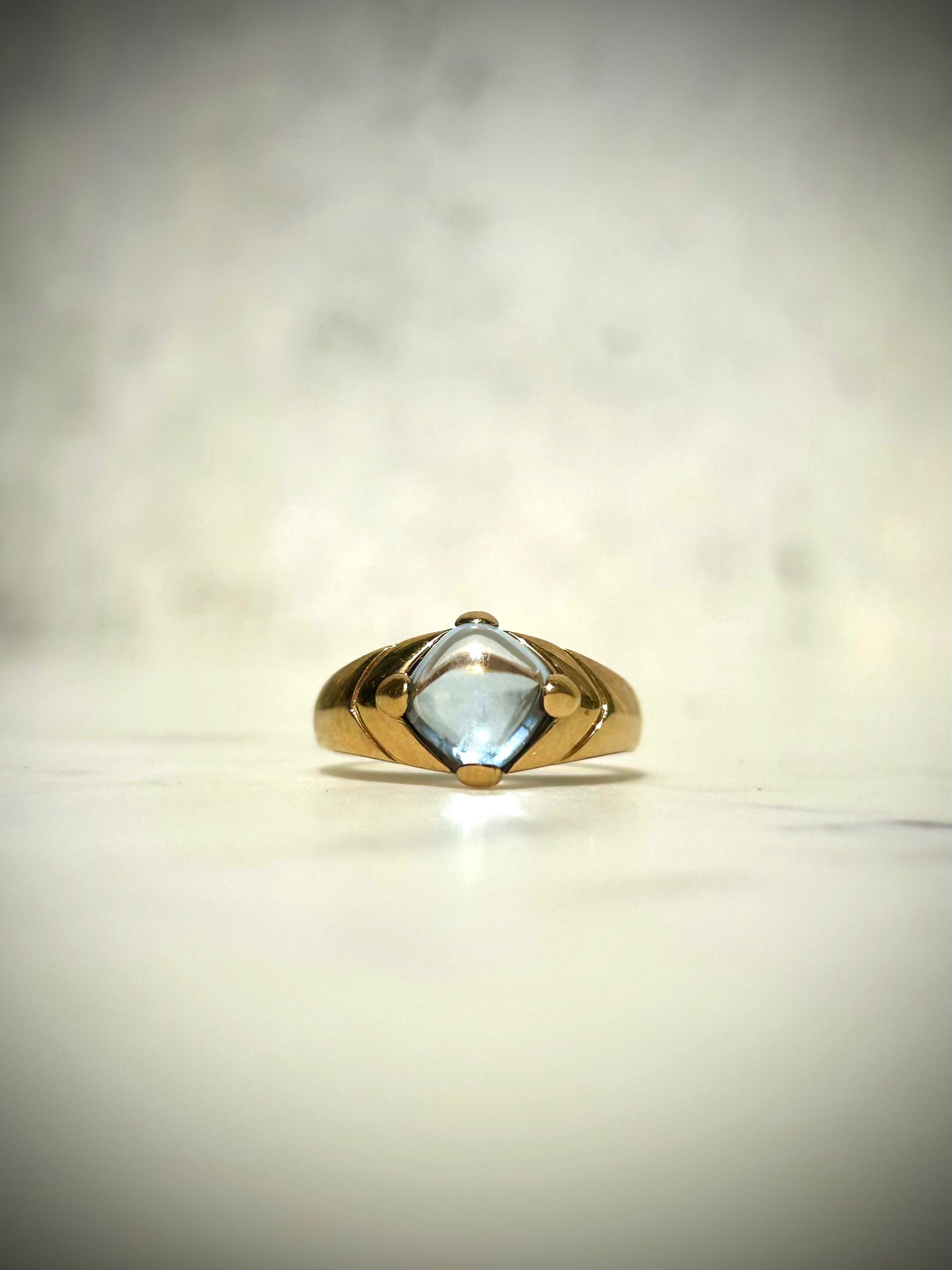 Vintage 9ct Blue Topaz Cabochon Ring