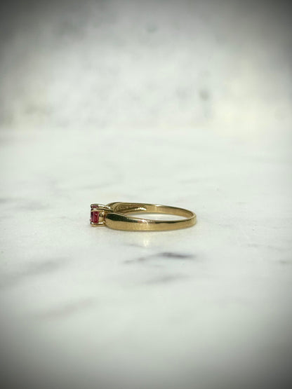 Estate 9ct Coral Ruby Ring