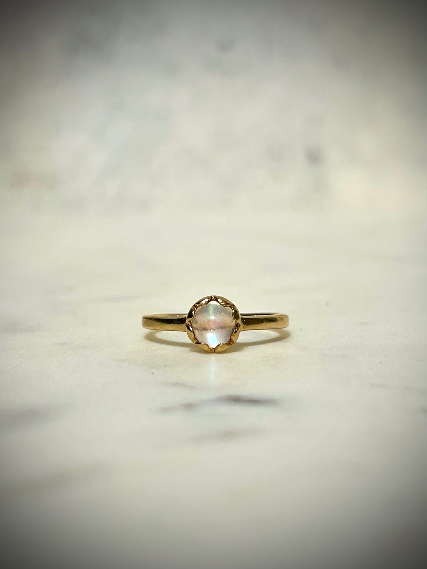 Estate 9ct Rainbow Moonstone Ring