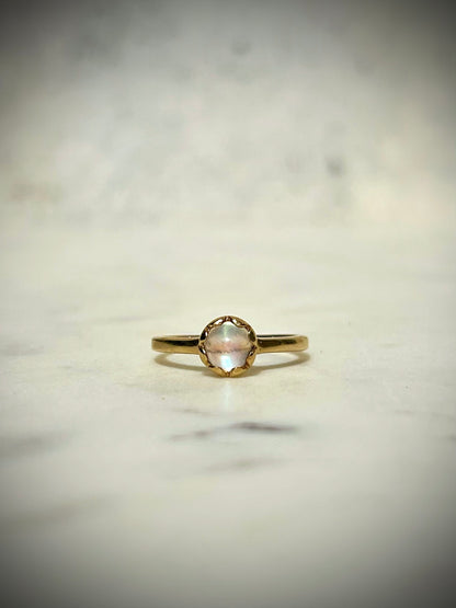 Estate 9ct Rainbow Moonstone Ring