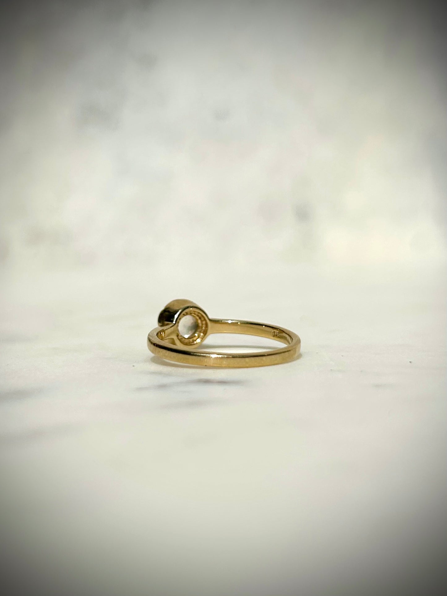 Estate 9ct Rainbow Moonstone Ring