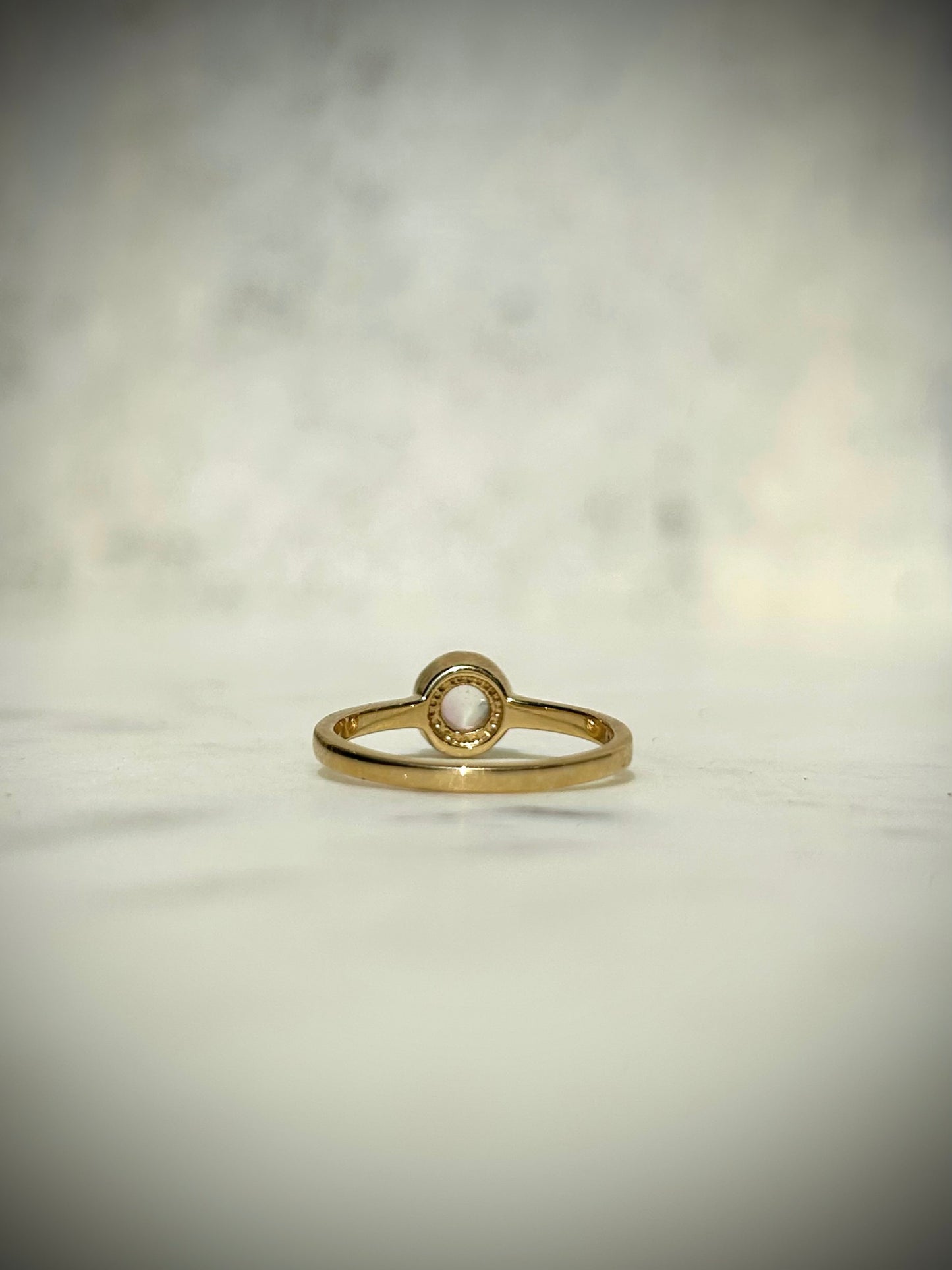 Estate 9ct Rainbow Moonstone Ring