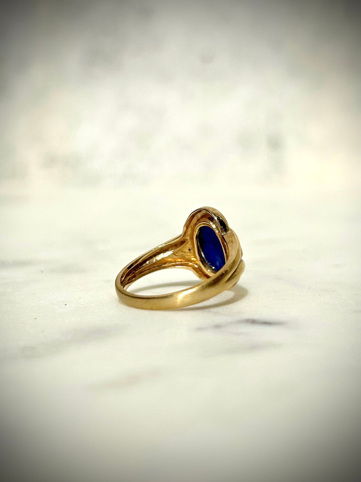 Vintage Estate 8ct Blue Cabochon & Diamond Ring