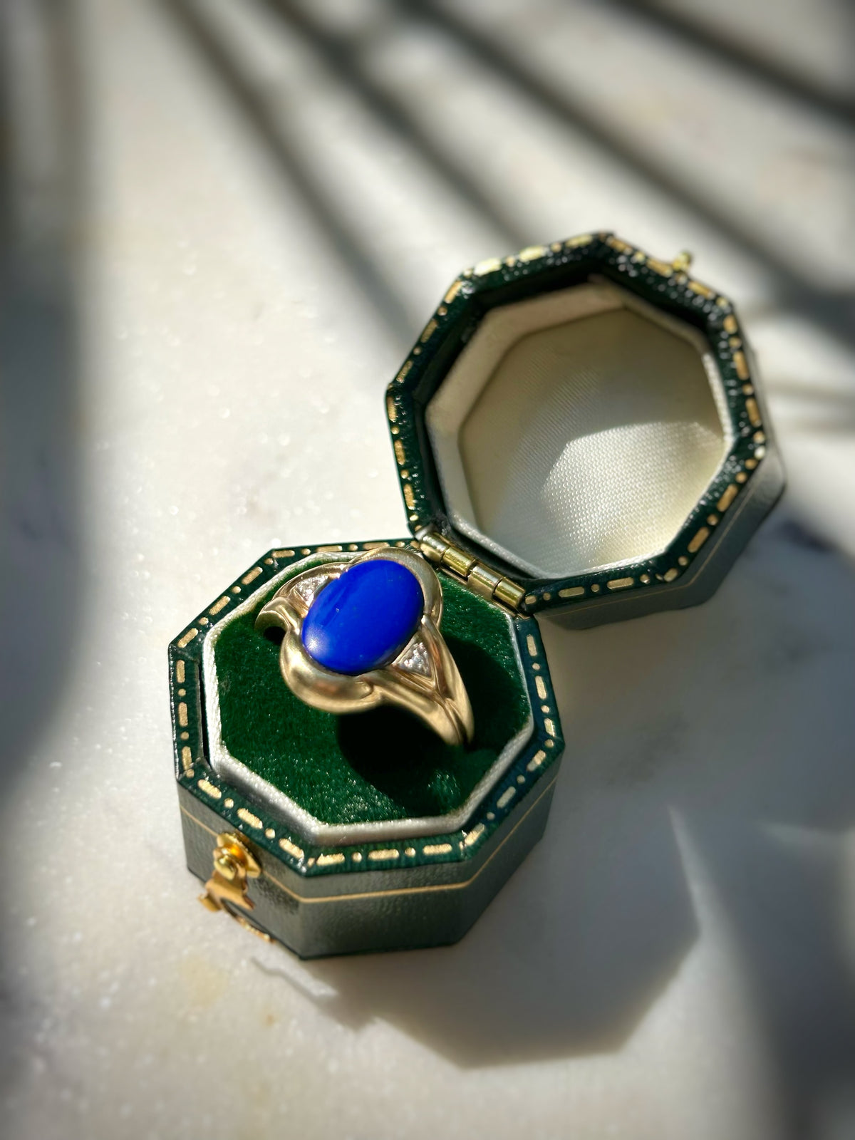 Vintage Estate 8ct Blue Cabochon & Diamond Ring