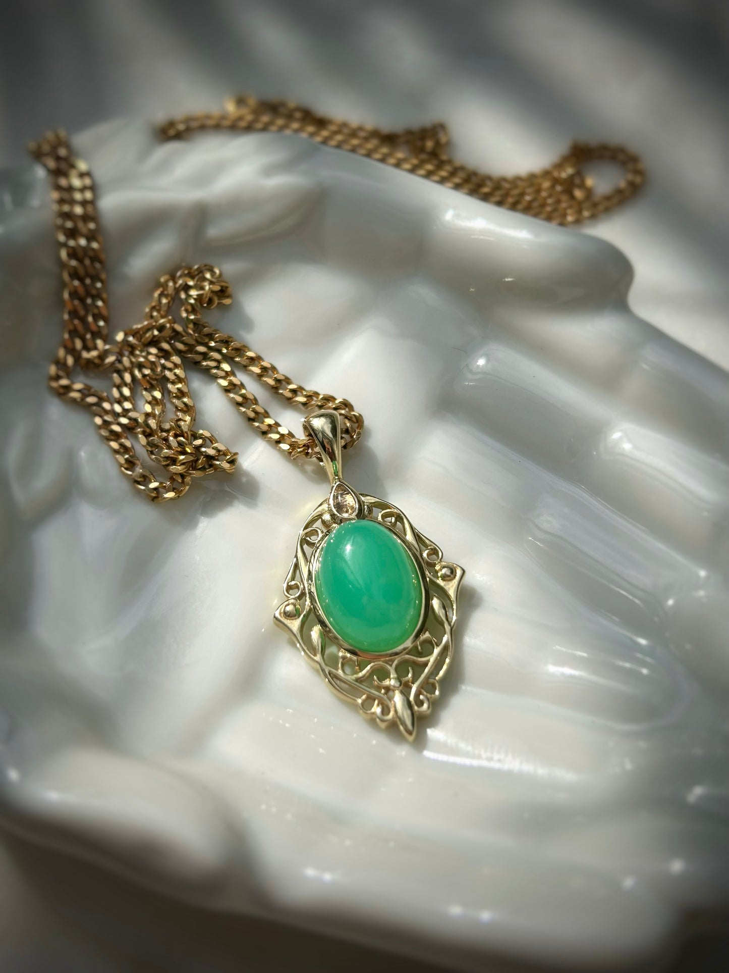 Estate 9ct Gold Chrysoprase & Rock Crystal Pendant