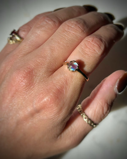 Estate 9ct Rainbow Moonstone Ring