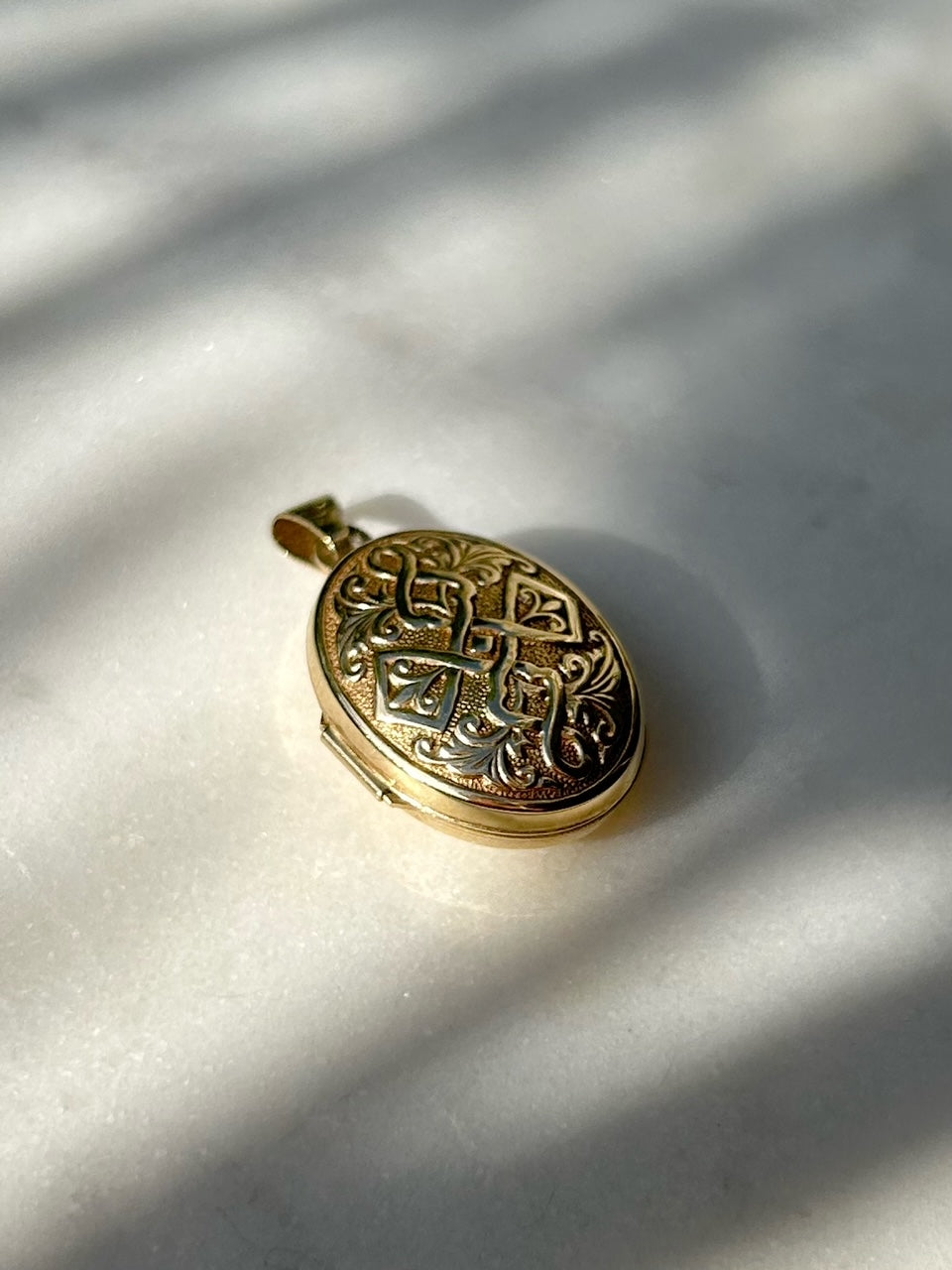 Vintage 9ct Celtic Knot Gold Locket