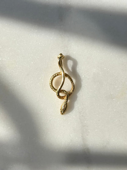 Vintage 8ct Snake Transformation Pendant