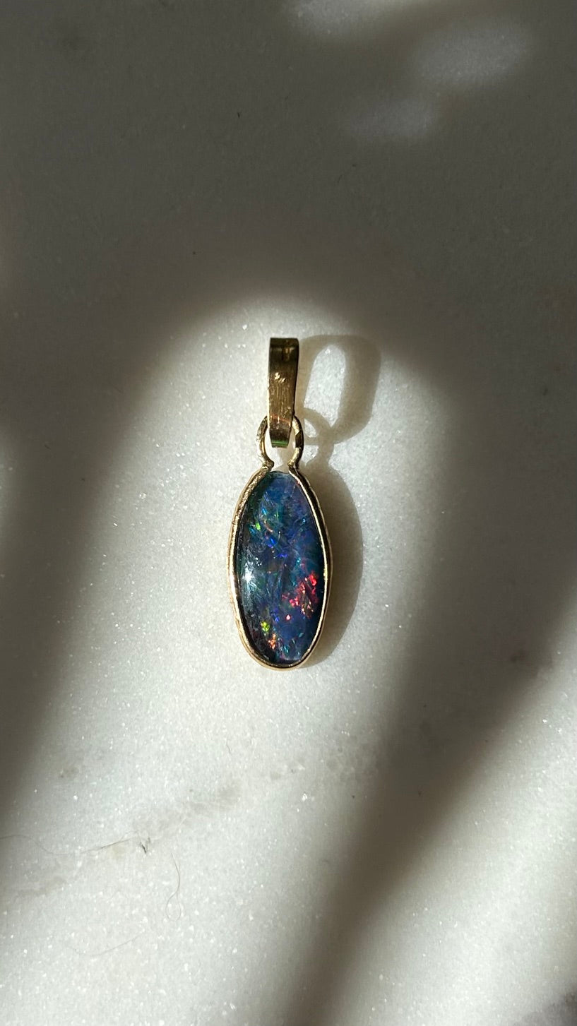 Vintage 18ct Black Opal Pendant