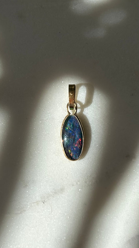 Vintage 18ct Black Opal Pendant