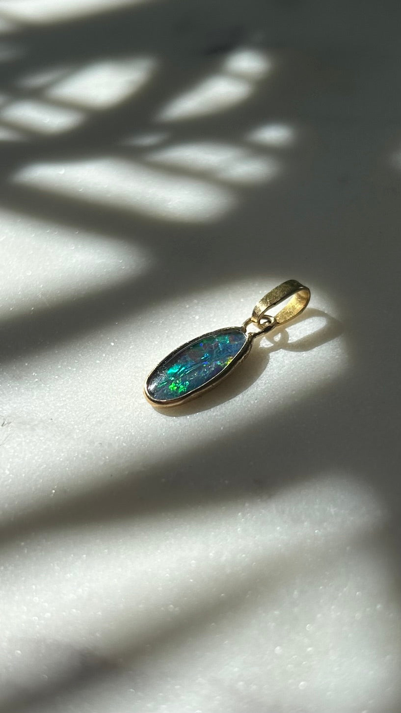 Vintage 18ct Black Opal Pendant