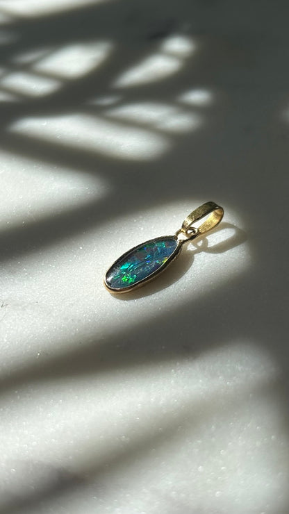 Vintage 18ct Black Opal Pendant