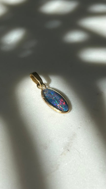 Vintage 18ct Black Opal Pendant