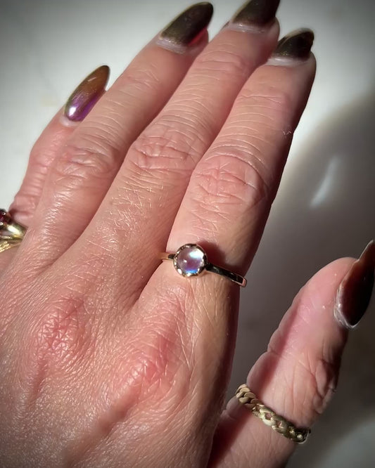 Estate 9ct Rainbow Moonstone Ring