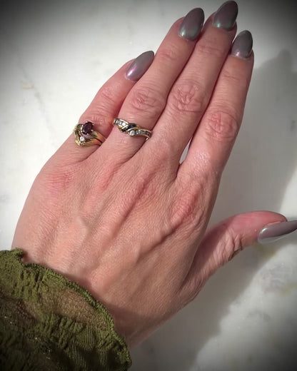 Vintage 14ct Sapphire & Natural Zircons V Ring